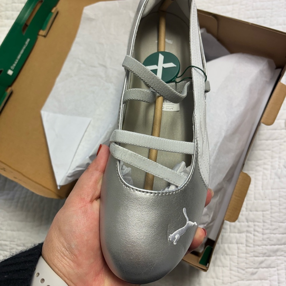 Puma Women's Metallic Silver Flats - Picture 4 of 5